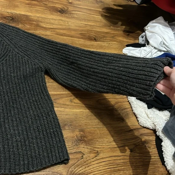 wool sweater - Picture 2 of 6